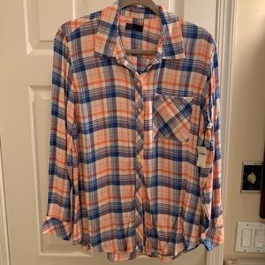GAP long sleeve button down top- plaid. Size large